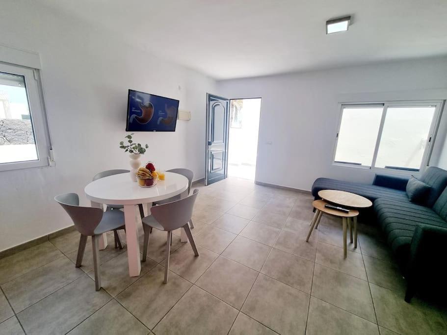 Pequeno Bungalow Firt Line Of The Sea Costa Teguise Εξωτερικό φωτογραφία