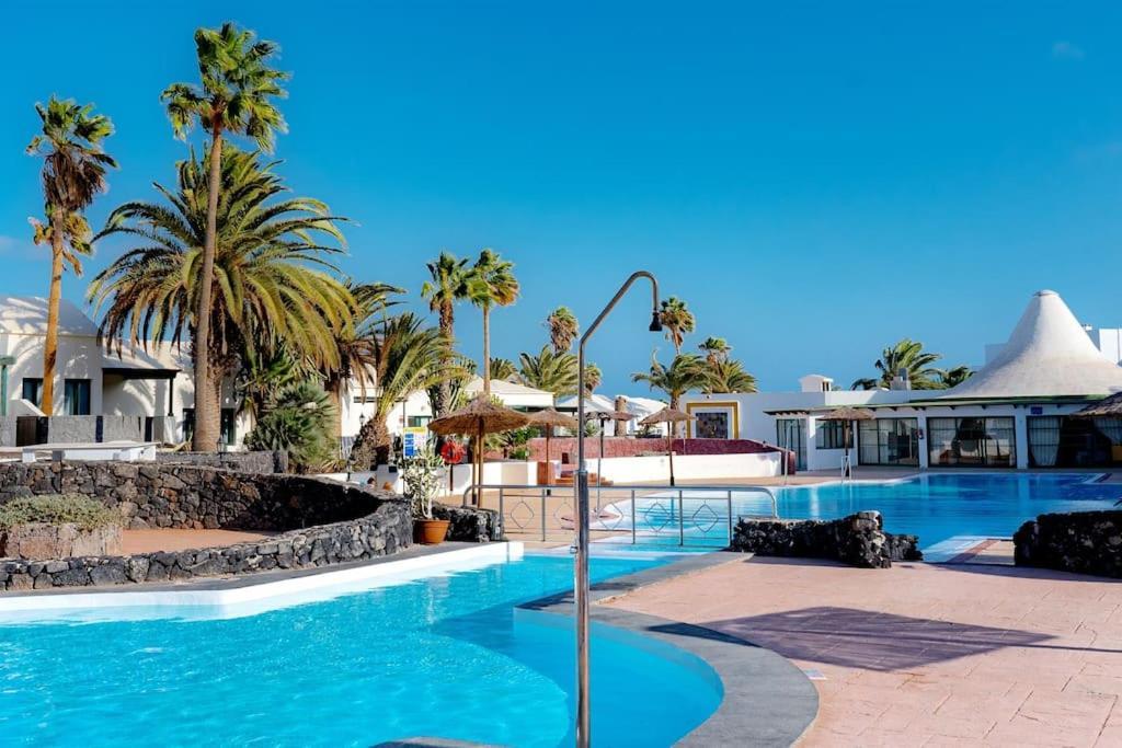 Pequeno Bungalow Firt Line Of The Sea Costa Teguise Εξωτερικό φωτογραφία