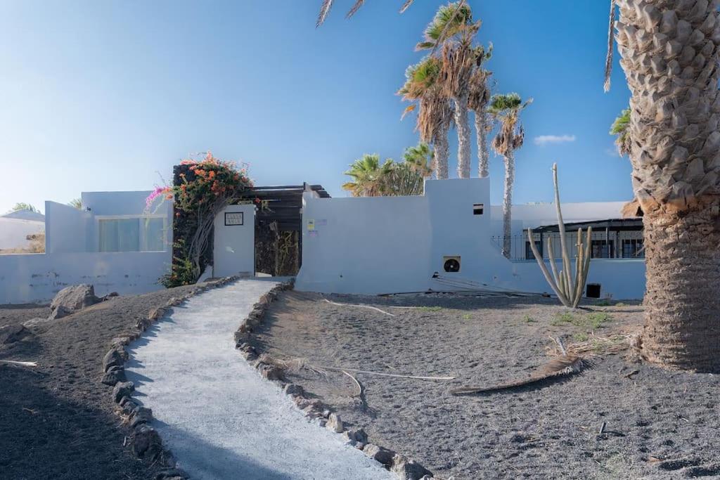 Pequeno Bungalow Firt Line Of The Sea Costa Teguise Εξωτερικό φωτογραφία